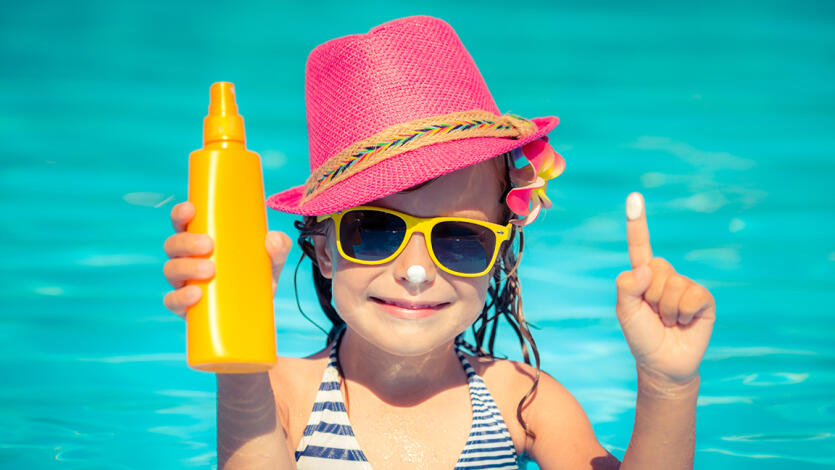 Sonnenschutz für Kinder: Tipps - Spray verwenden